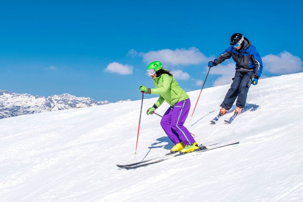 Couple skiing in Aspen Colorado, which is one of the best vacation spots for couples in the US.